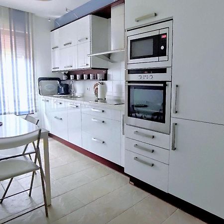 Rias Baixas En Ribeira Piso Centrico Con Parking Y Wifi Apartment Exterior photo